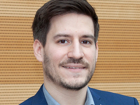 Christoph-Alexander Holst